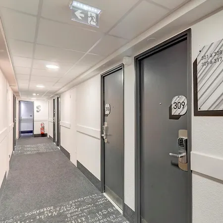 Ibis Hotel 2*
